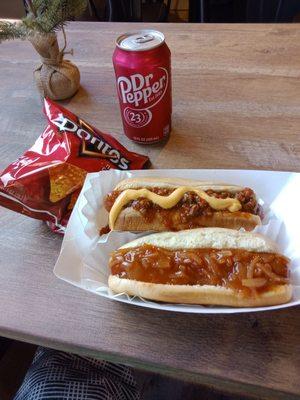 Combo 1 chili cheese and NY Red onion soda and chips