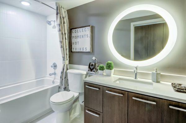 bathroom with tub