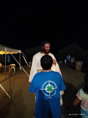 Jesus chatting w kids.