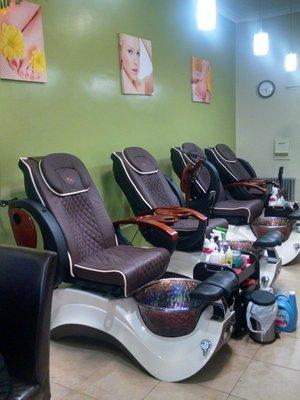 I was the last client of the day and as i sat and dried my nails I snapped a pic while they were cleaning up. The new chairs are very nice.