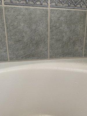 Crack around entire tub