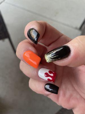 Halloween nails!!! Love them!!! Right hand..