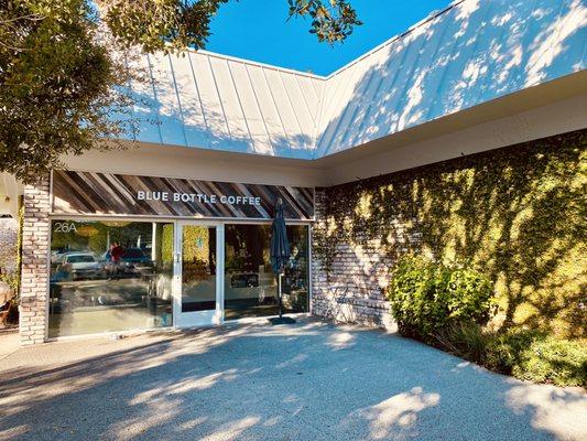 Entrance and outdoor seating area