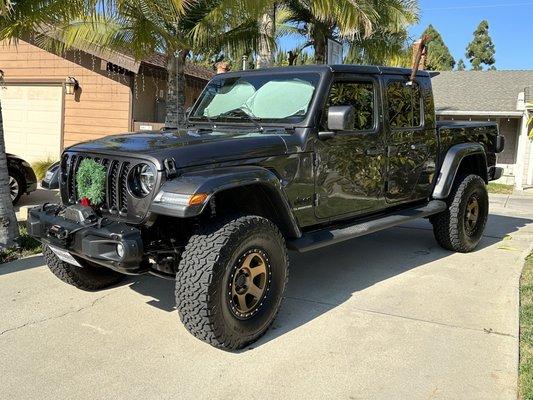 Jeep Gladiator with 315/70/R17 tires.