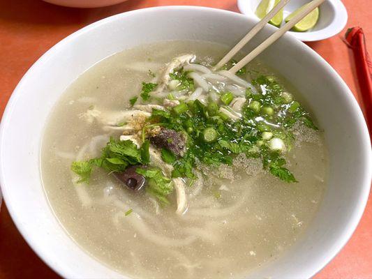 Kaopiak - rice noodle with chicken (and optional pork blood chunks). Broth was excellent, noodle was soft and chewy, yummy (11/2023)