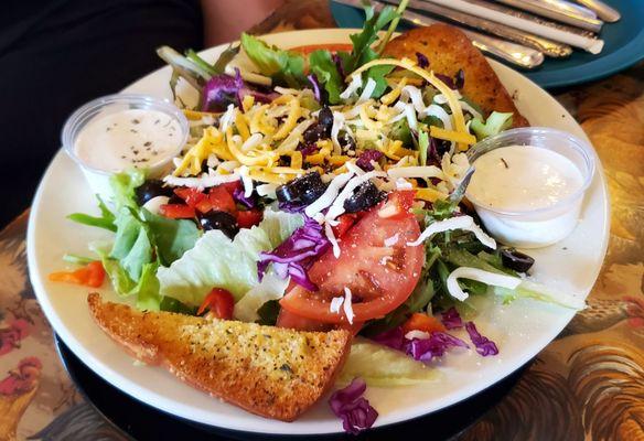 House salad with ranch dressing