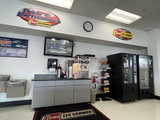 Freshly made popcorn, coffee, hot water and drinking fountain.  Comfortable chairs too.