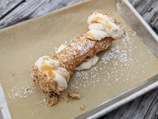 Apple Crumb Cannoli | Instagram: @telephonesmoothie