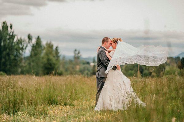 Wedding photographer in Medford Oregon