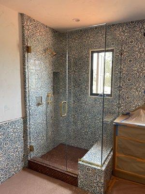 Corner shower with a notched panel over the seat