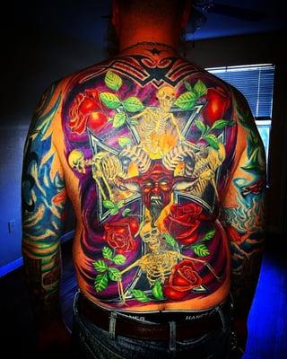 My back piece, completely designed by Jen. Took her almost 5hrs of sitting to line EVERYTHING in one shot. We filled in incrementally.