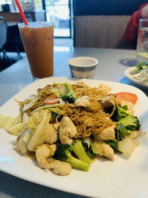 Stir Fried Soft Egg Noodles with Vegetables & Chicken and a Thai Iced Tea