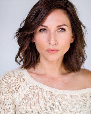 Actor Nicole Barre's headshot