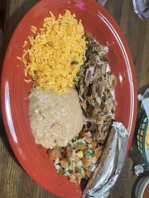 Carnitas plate with corn tortillas