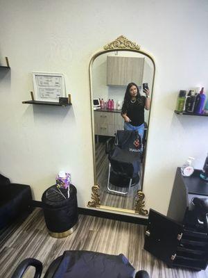 Hi my name is Briana this is my salon suite this is where we make you feel and look absolutely beautiful! Come see me !