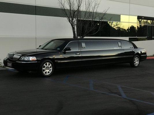 10 Passenger Super Stretch Limo