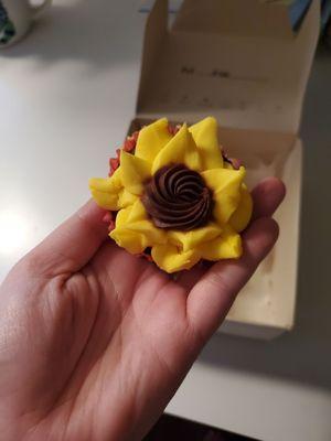 Sunflower cupcake