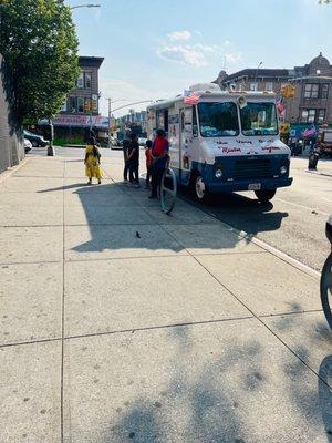 Always a line - always the lowest prices and always cleanest truck! And unlike some other trucks, he has an A from the DOH!