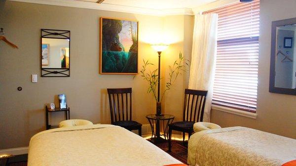 Our comfortable studio is equipped with heated tables, luxurious linens and surround-sound music.