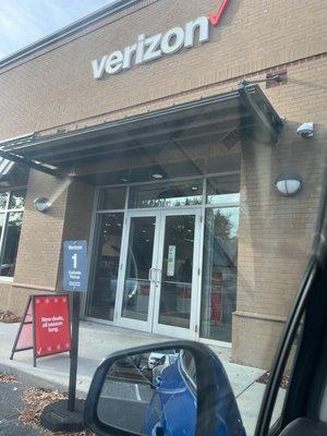 Here's the Verizon store on hey 17 near Towne Center Mall.