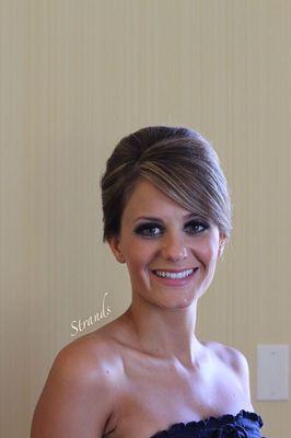 Beautiful bride from head to toe, highlights, make up, & classic up to.