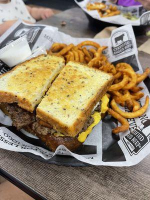 Patty melt with fried egg