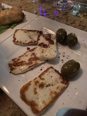 Grilled halloumi cheese