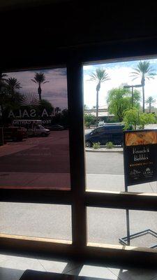 Commercial window tinting Phoenix Arizona sunbusters glare reducing window film at a Scottsdale restaurant