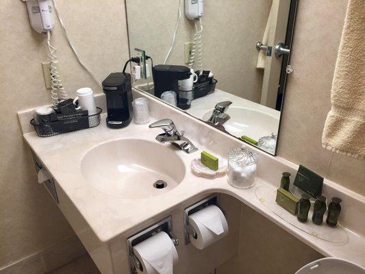 Queen Bed Jacuzzi Suite Bathroom, VERY CLEAN!