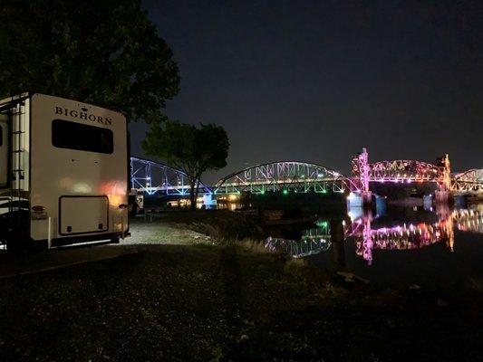 Pedestrian bridge lights up at night and changes colors!