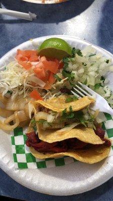 Taco de trompo y carnitas.