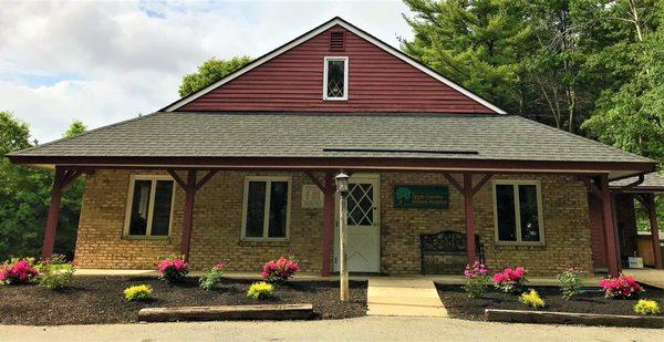 Apple Country Animal Hospital, front walk way garden, and parking lot.