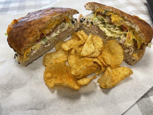 Turkey sandwich and jalapeño chips