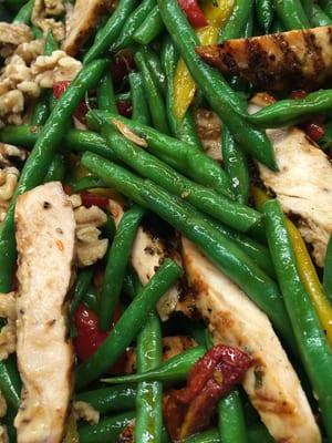 Chicken, string beans, walnuts and peppers