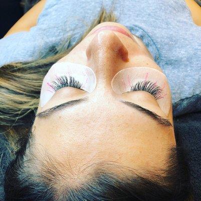 A classic set of eyelash extensions