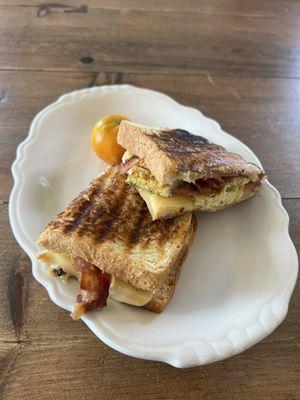 Breakfast sandwich