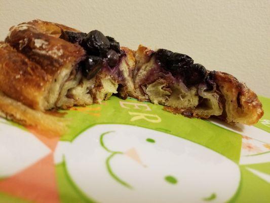 Cross section of the Blueberry Lilikoi Cinnamon roll