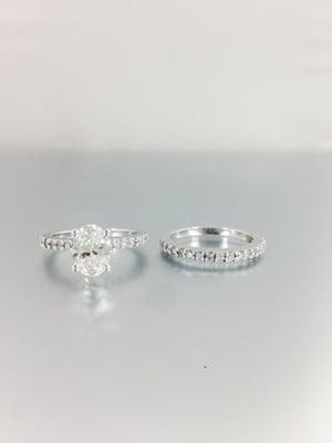 oval engagement ring and wedding band set