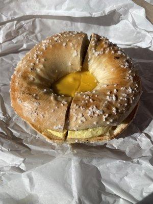 Salt bagel brekkie sammich