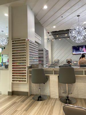 Nail bar for manicure