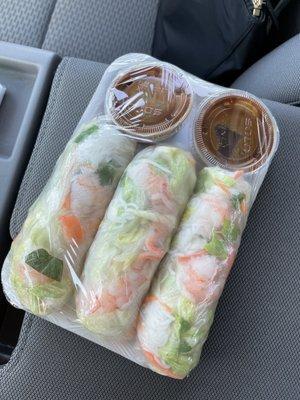 Spring rolls with peanut sauce