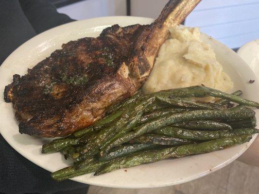 Tomahawk, mashed, and sautéed green beans