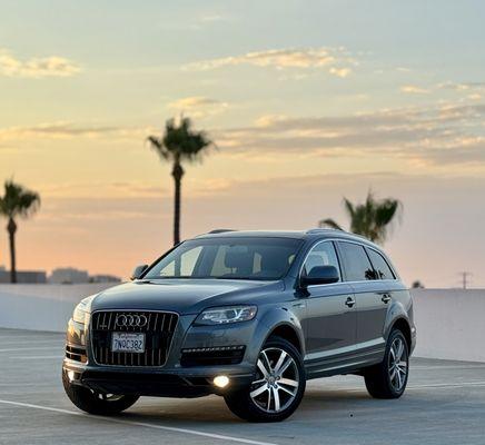 2015 Audi Q7 Premium Plus 3.0 Supercharged to make sure all your kids can ride in style!