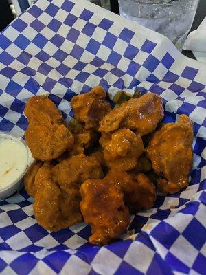 Boneless wings hot