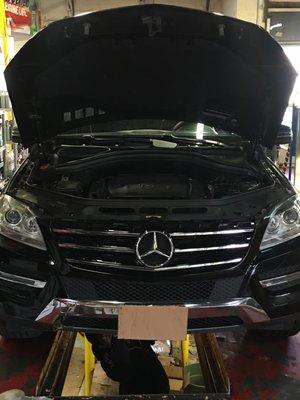 doing a oil change on a Benz 350ML