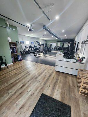 We offer a full gym with various cardio equipment, lat pulldown and row machine, leg extension and curl machine, leg press and more!