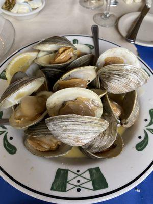 Steamed clams appetizer - drool!