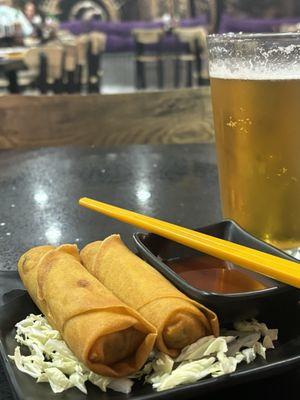 Vegetable eggrolls and Kirin