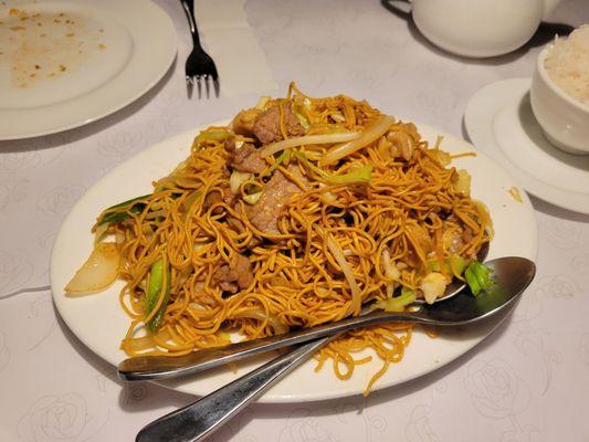 Chow mein with thin noodles