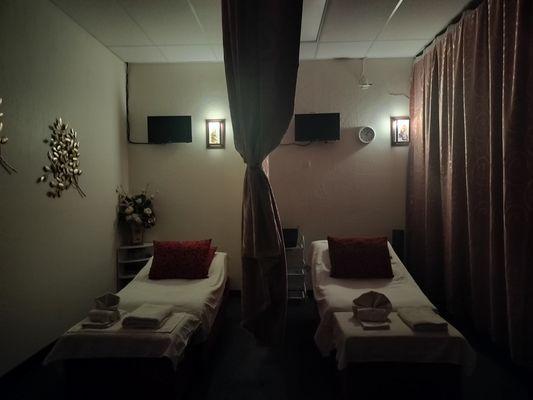 The divider between a room can be brought up so couple skin experience a very nice, relaxing couples massage